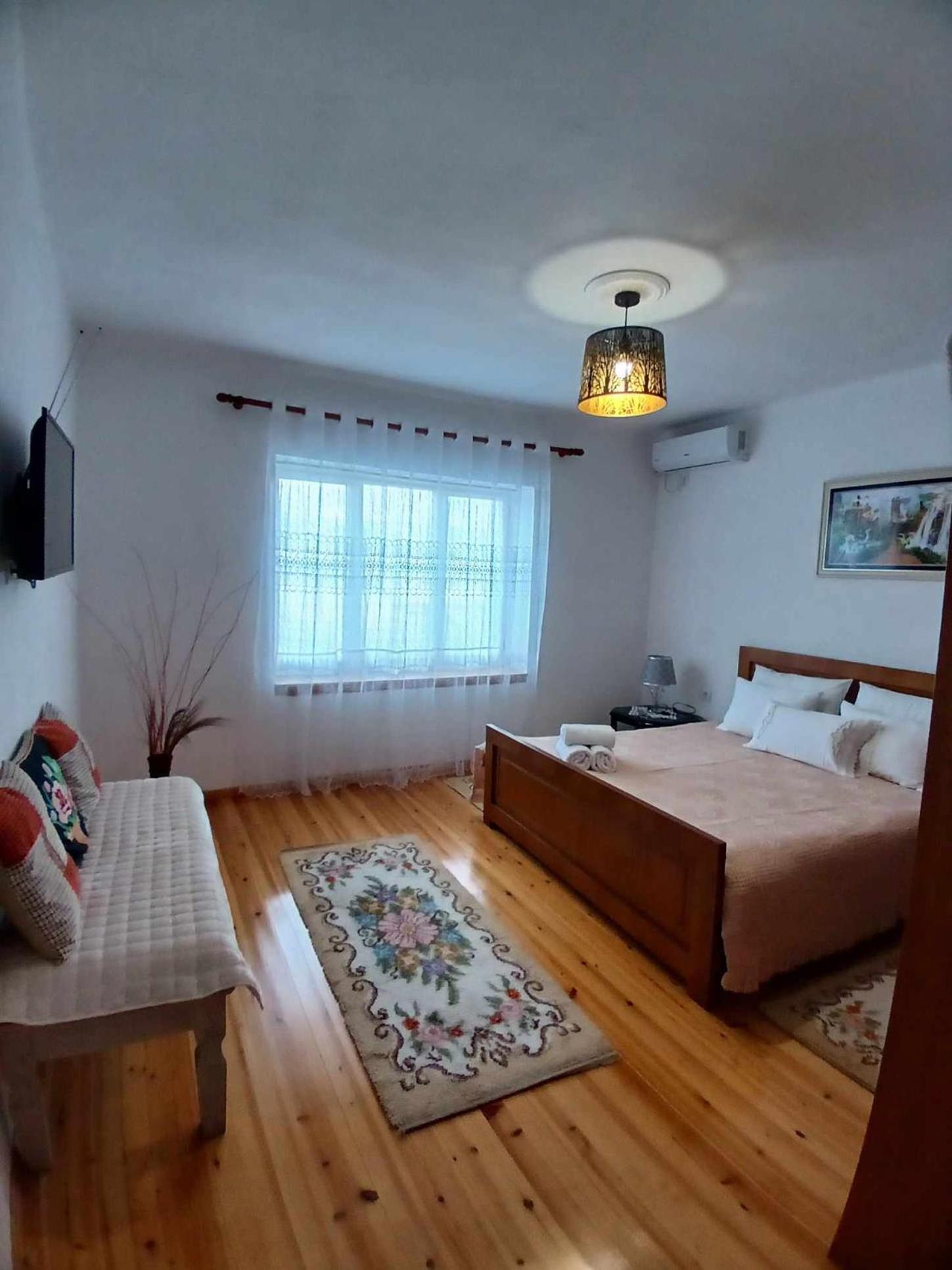 Eniguesthouse จีโรคาสเตอร์ ภายนอก รูปภาพ