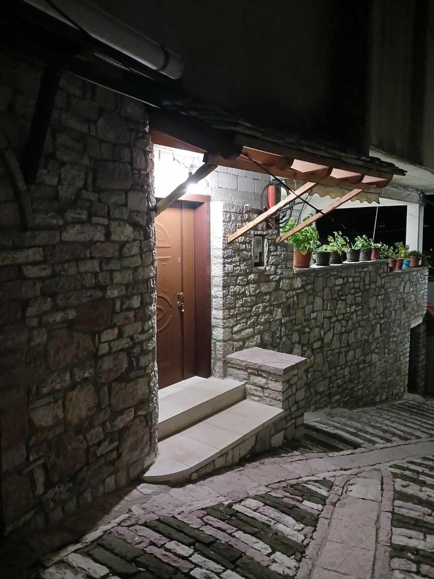 Eniguesthouse จีโรคาสเตอร์ ภายนอก รูปภาพ
