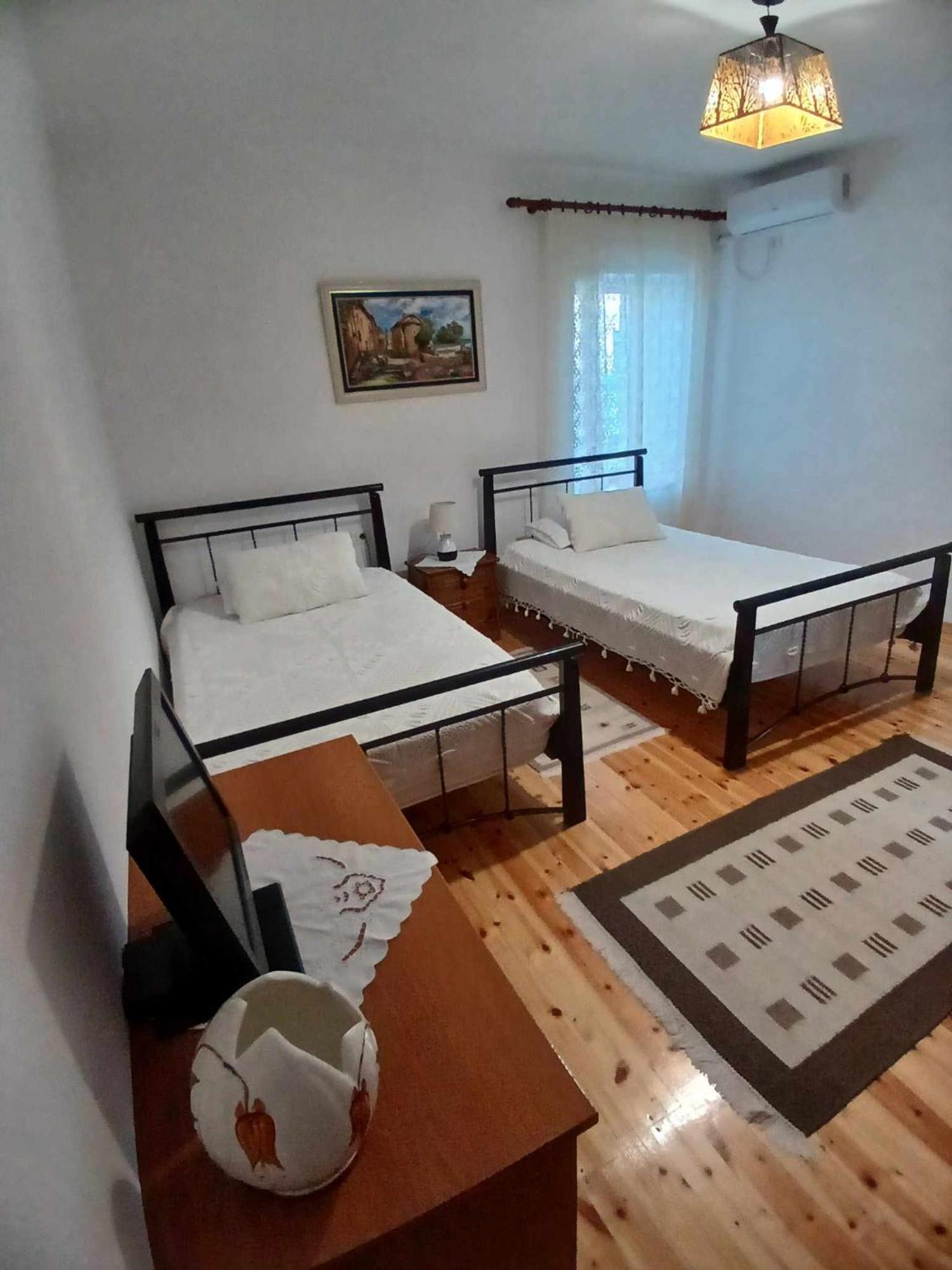 Eniguesthouse จีโรคาสเตอร์ ภายนอก รูปภาพ