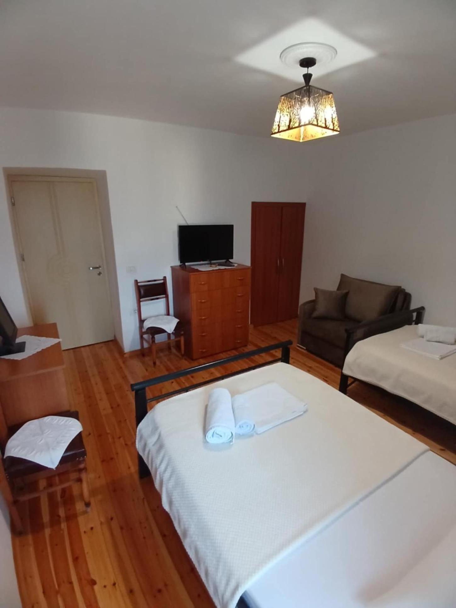 Eniguesthouse จีโรคาสเตอร์ ภายนอก รูปภาพ