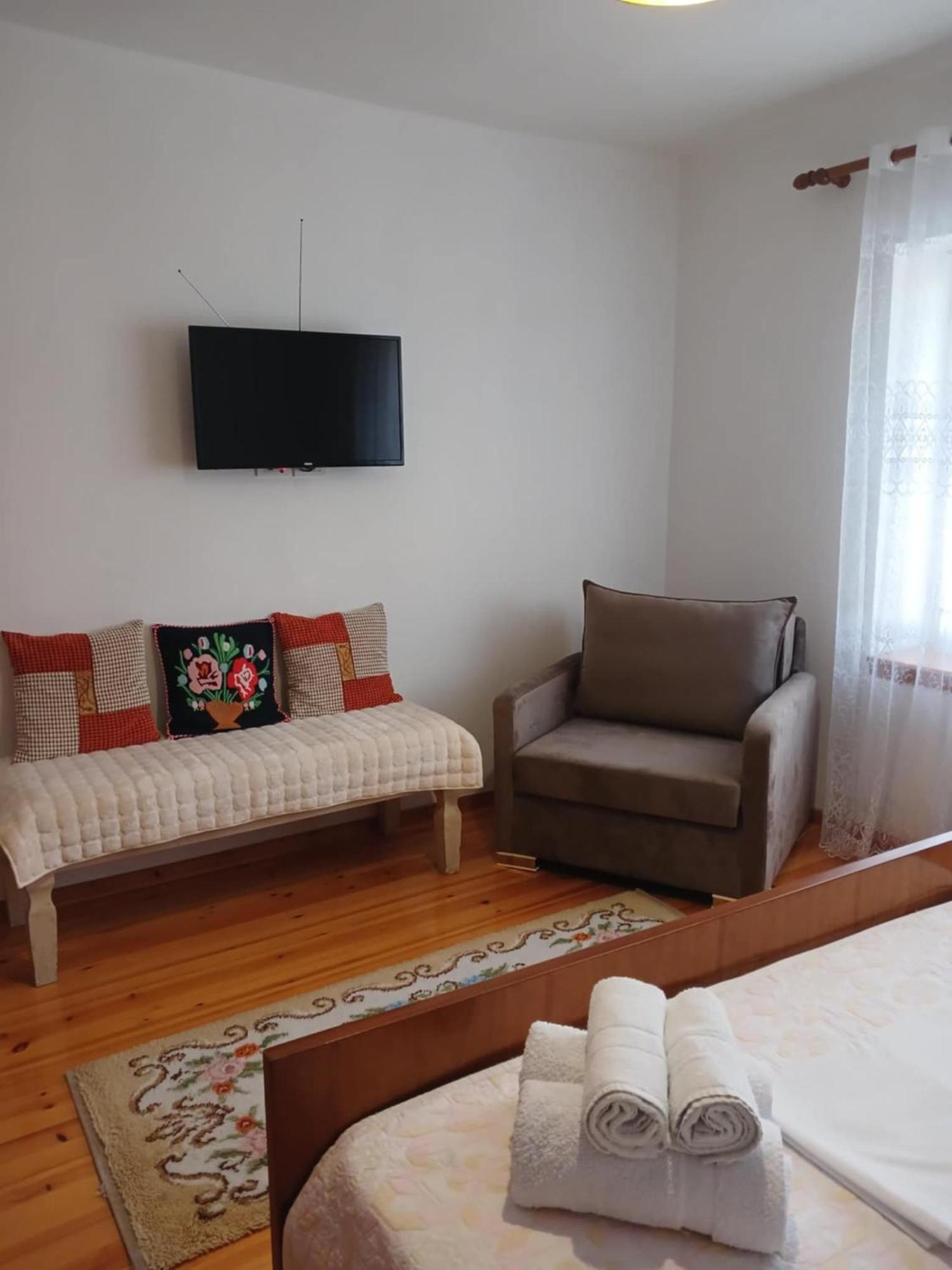 Eniguesthouse จีโรคาสเตอร์ ภายนอก รูปภาพ