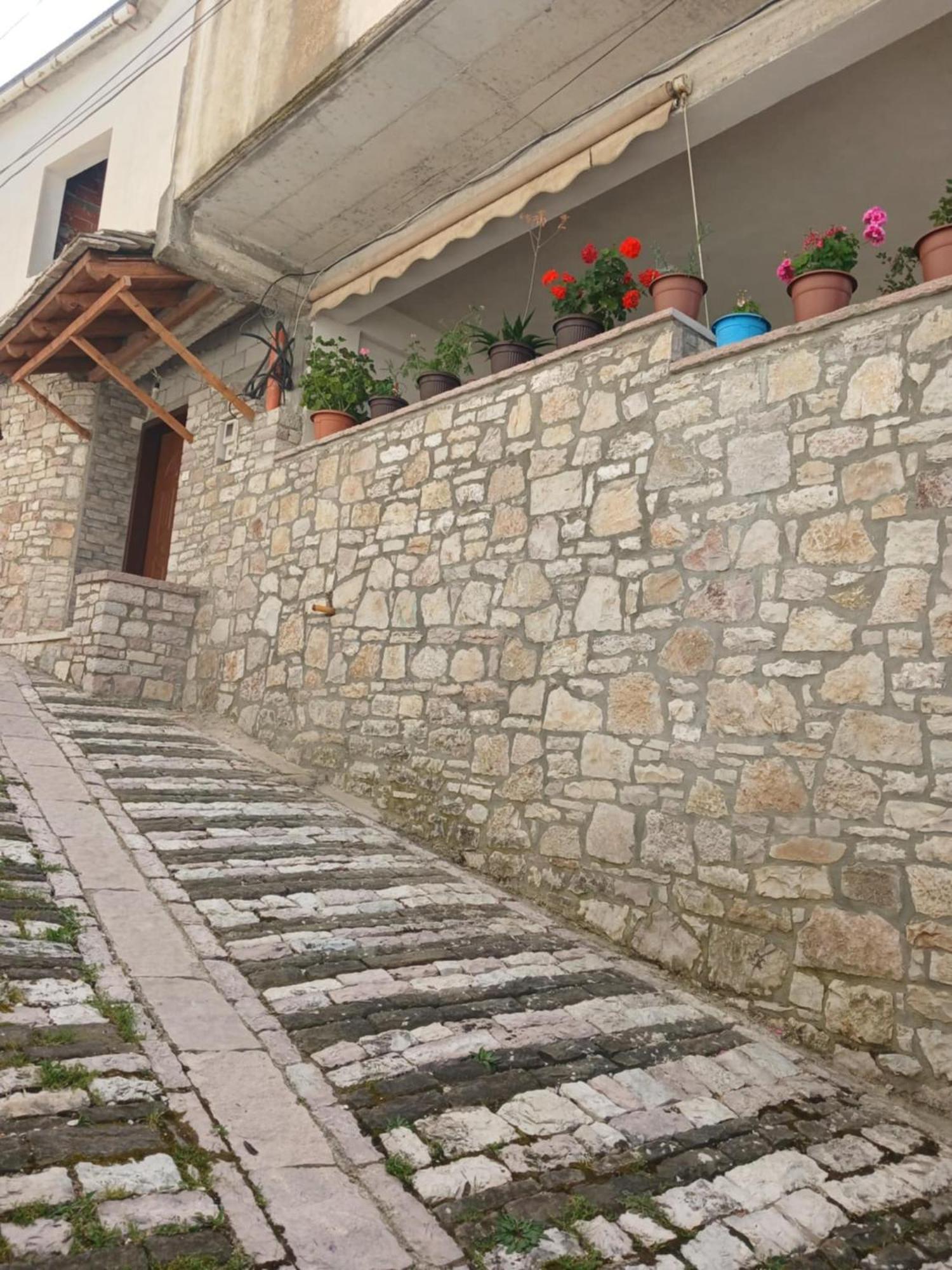 Eniguesthouse จีโรคาสเตอร์ ภายนอก รูปภาพ